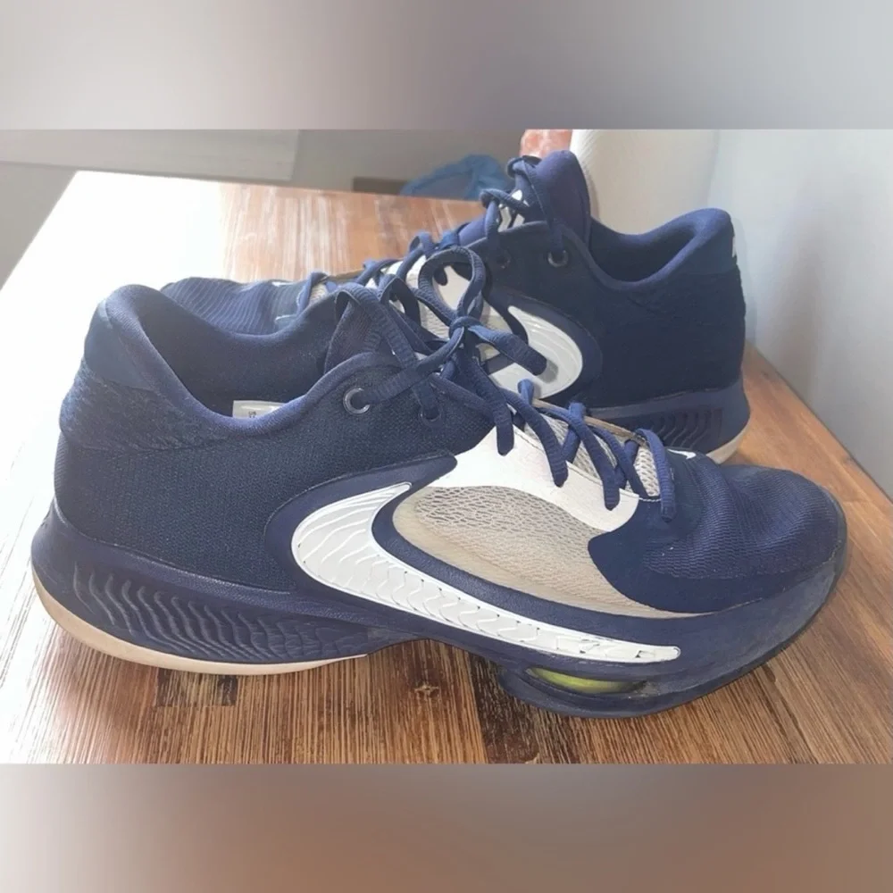 Nike Basketball Shoes - Picture 1 of 9